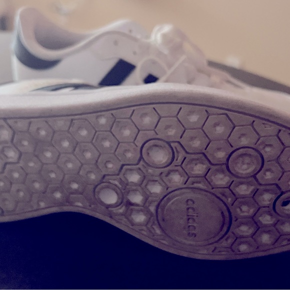 ADIDAS SNEAKERS - SIZE 7 MEN OR 9 WOMEN - WORN 3 TIMES. - Picture 4 of 4